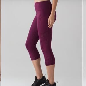 Lululemon Mind Over Miles Crop (17" ) in Marvel EUC